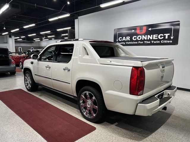 Photo of 2013 White Diamond Tricoat Cadillac Escalade EXT