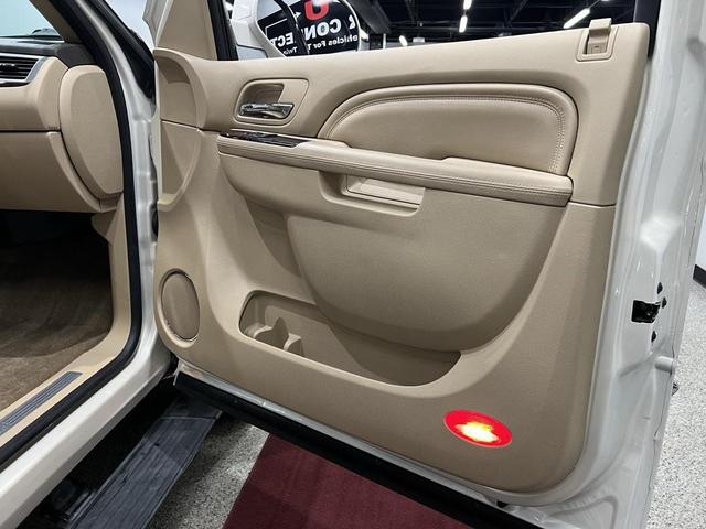 Photo of 2013 White Diamond Tricoat Cadillac Escalade EXT
