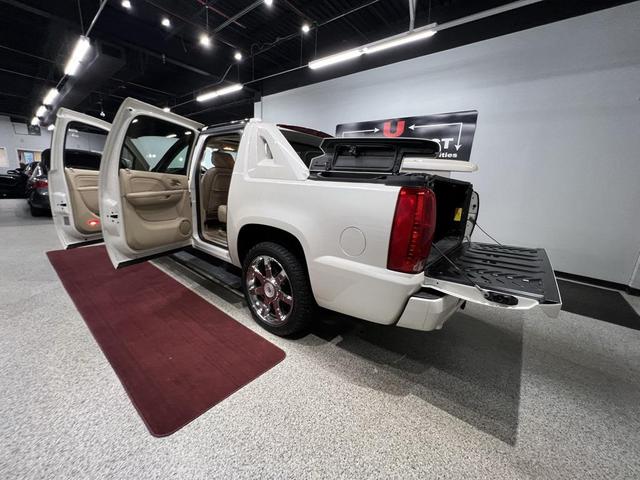 Photo of 2013 White Diamond Tricoat Cadillac Escalade EXT