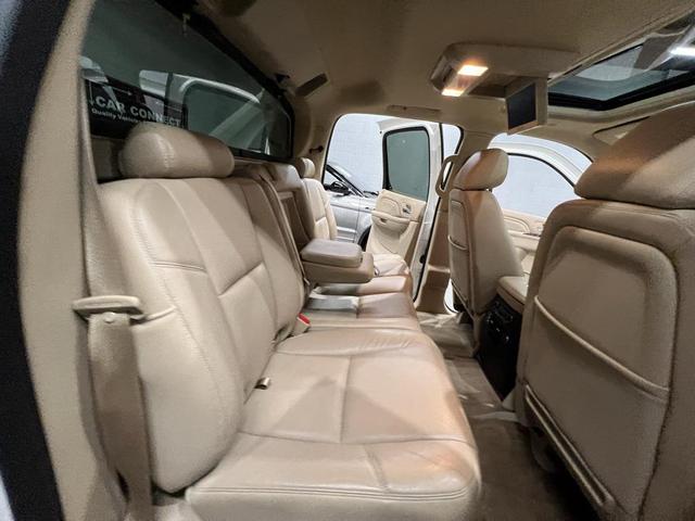 Photo of 2013 White Diamond Tricoat Cadillac Escalade EXT