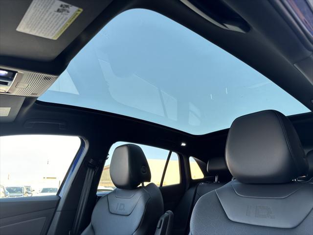 Photo of 2021 Dusk Blue Metallic/Black Roof Volkswagen ID.4