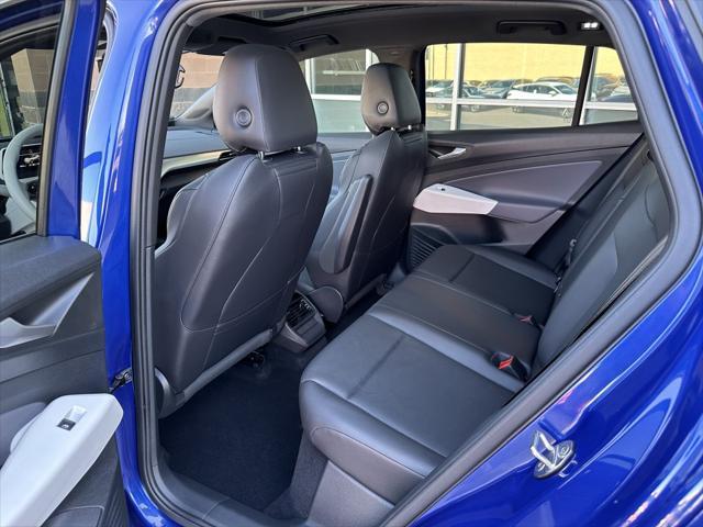 Photo of 2021 Dusk Blue Metallic/Black Roof Volkswagen ID.4