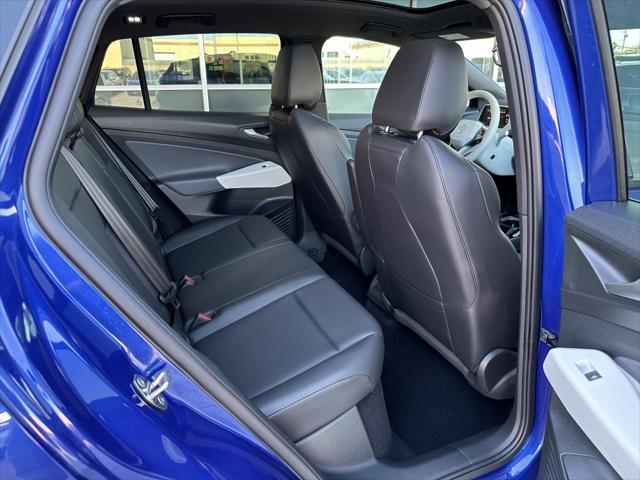 Photo of 2021 Dusk Blue Metallic/Black Roof Volkswagen ID.4