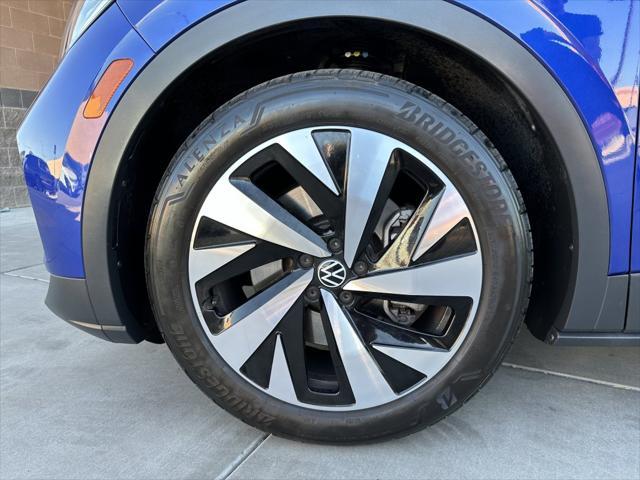 Photo of 2021 Dusk Blue Metallic/Black Roof Volkswagen ID.4