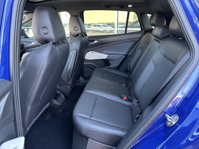 Photo of 2021 Dusk Blue Metallic/Black Roof Volkswagen ID.4