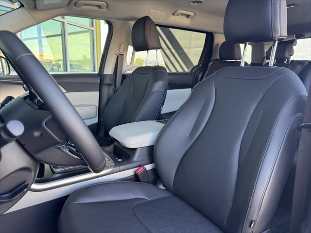 Photo of 2023 BLACK Kia Carnival