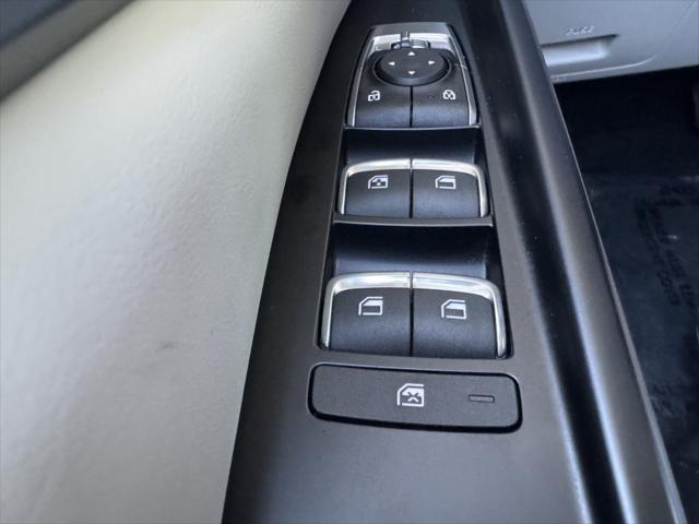 Photo of 2023 BLACK Kia Carnival