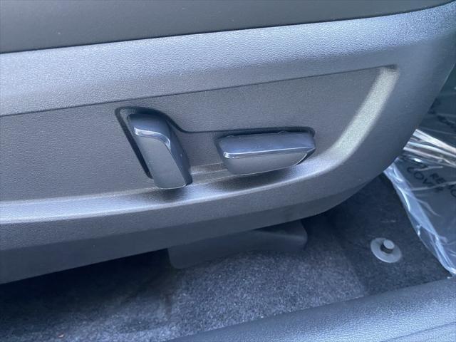 Photo of 2023 Radiant White INFINITI QX50