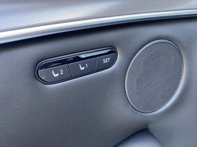 Photo of 2023 Radiant White INFINITI QX50
