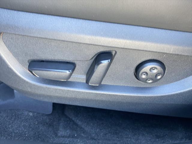 Photo of 2023 Radiant White INFINITI QX50