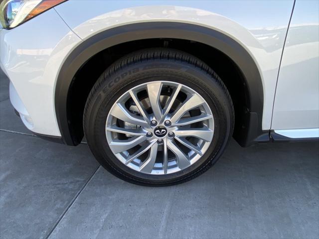 Photo of 2023 Radiant White INFINITI QX50