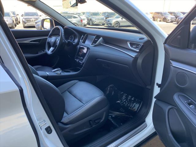 Photo of 2023 Radiant White INFINITI QX50
