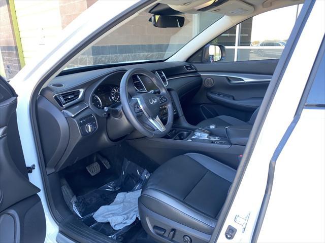 Photo of 2023 Radiant White INFINITI QX50