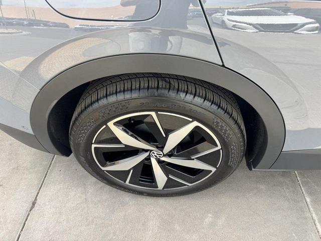 Photo of 2023 Gray Volkswagen ID.4