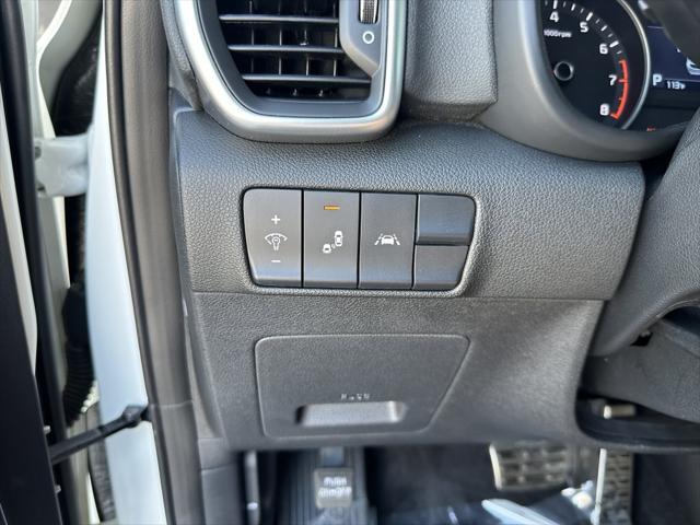 Photo of 2022 White Kia Sportage