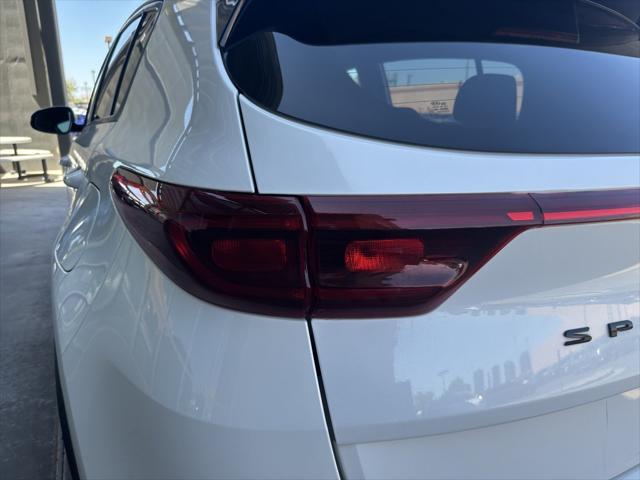 Photo of 2022 White Kia Sportage