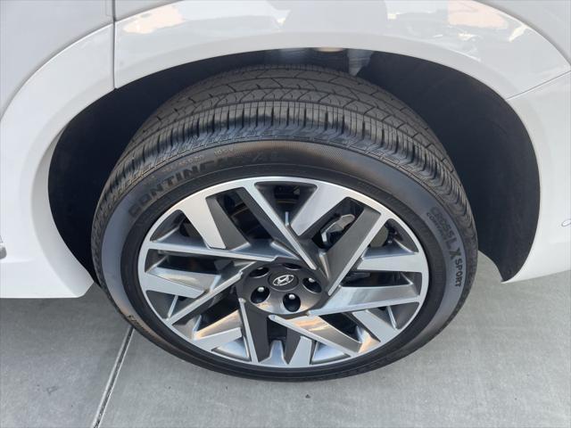 Photo of 2023 Quartz White Hyundai SANTA FE