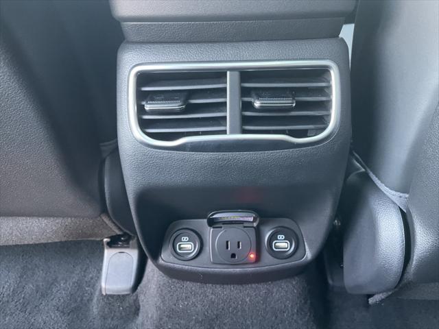 Photo of 2023 Quartz White Hyundai SANTA FE