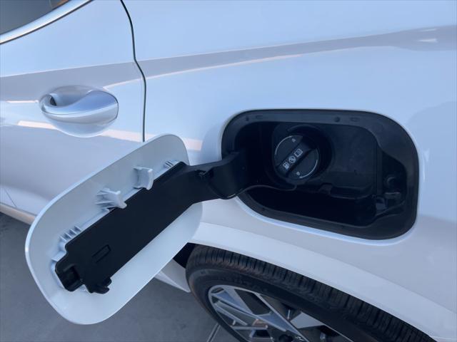Photo of 2023 Quartz White Hyundai SANTA FE