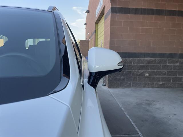 Photo of 2023 Quartz White Hyundai SANTA FE