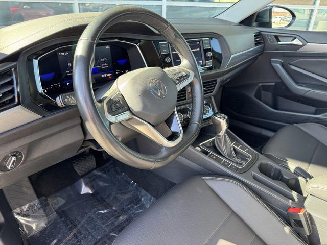 Photo of 2022 Gray Volkswagen Jetta