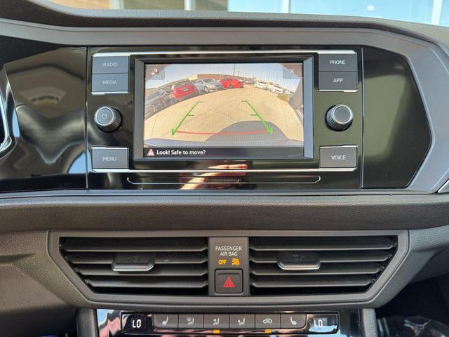 Photo of 2022 Gray Volkswagen Jetta