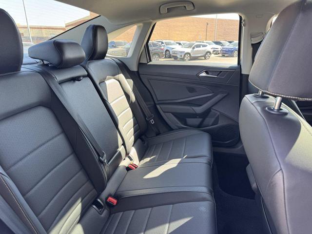 Photo of 2022 Gray Volkswagen Jetta