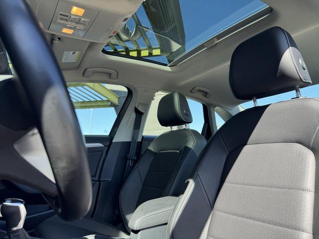 Photo of 2022 Gray Volkswagen Jetta
