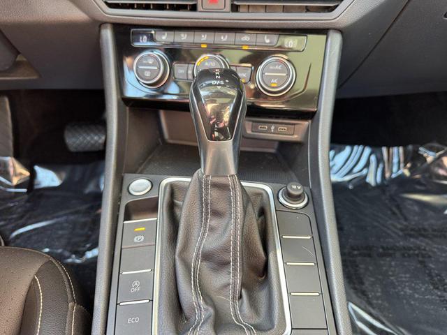 Photo of 2022 Gray Volkswagen Jetta