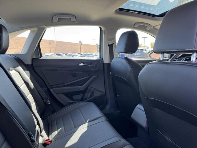 Photo of 2022 Gray Volkswagen Jetta