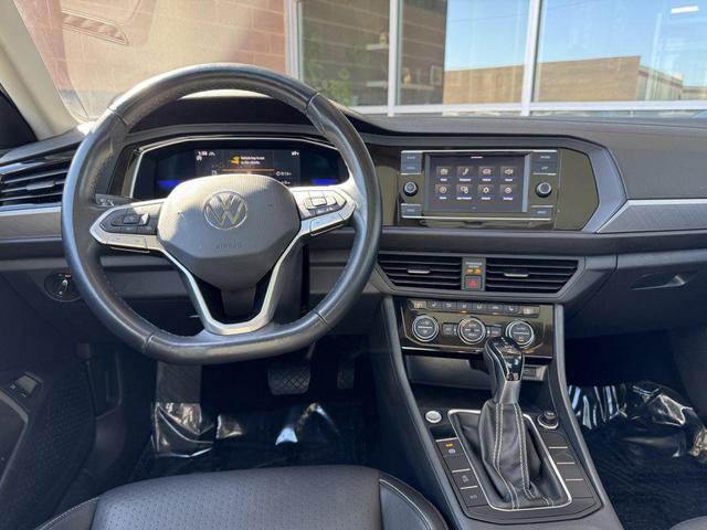 Photo of 2022 Gray Volkswagen Jetta