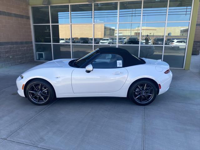 Photo of 2022 Snowflake White Pearl Mica Mazda MX-5 Miata
