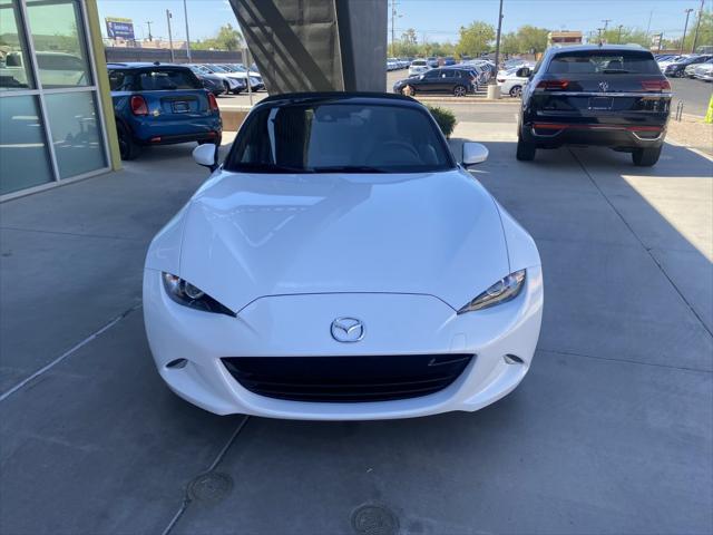 Photo of 2022 Snowflake White Pearl Mica Mazda MX-5 Miata
