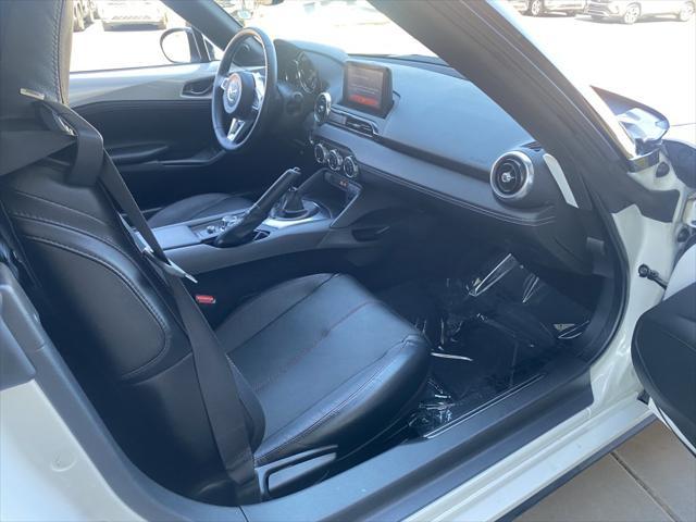 Photo of 2022 Snowflake White Pearl Mica Mazda MX-5 Miata