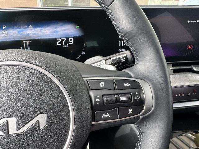 Photo of 2025 Snow White Pearl Kia Sportage Hybrid