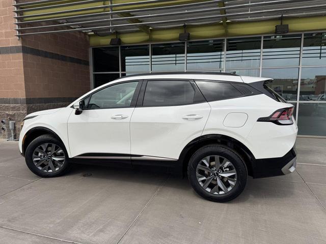 Photo of 2025 Snow White Pearl Kia Sportage Hybrid