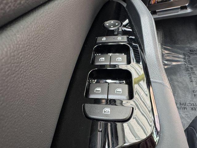 Photo of 2025 Snow White Pearl Kia Sportage Hybrid