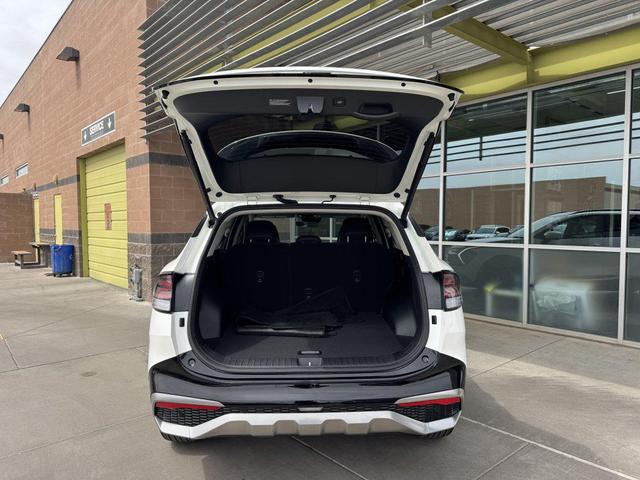 Photo of 2025 Snow White Pearl Kia Sportage Hybrid