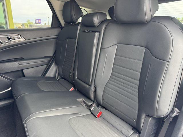 Photo of 2025 Snow White Pearl Kia Sportage Hybrid