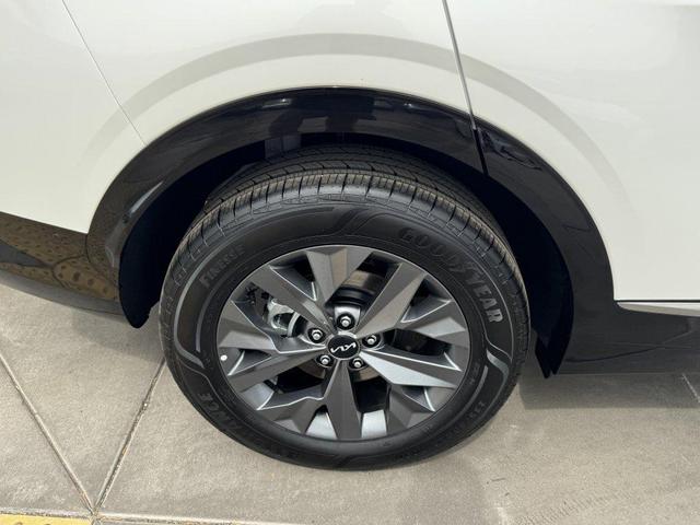 Photo of 2025 Snow White Pearl Kia Sportage Hybrid
