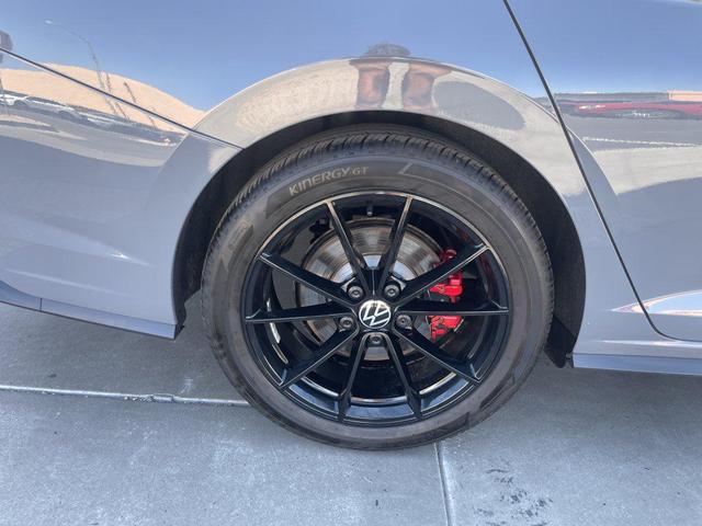 Photo of 2024 Pure Gray Volkswagen Jetta GLI