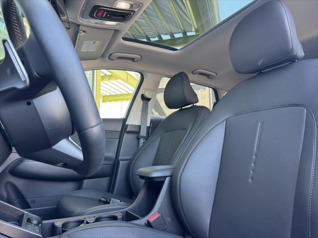 Photo of 2024 Atlas White Hyundai KONA