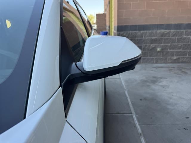 Photo of 2024 Atlas White Hyundai KONA