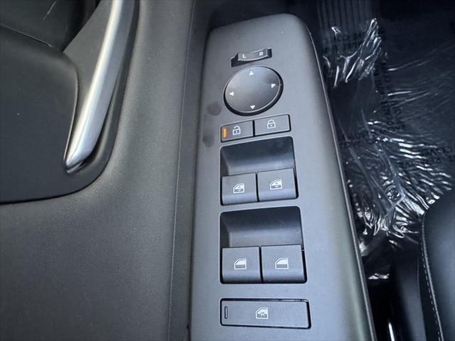 Photo of 2024 Atlas White Hyundai KONA
