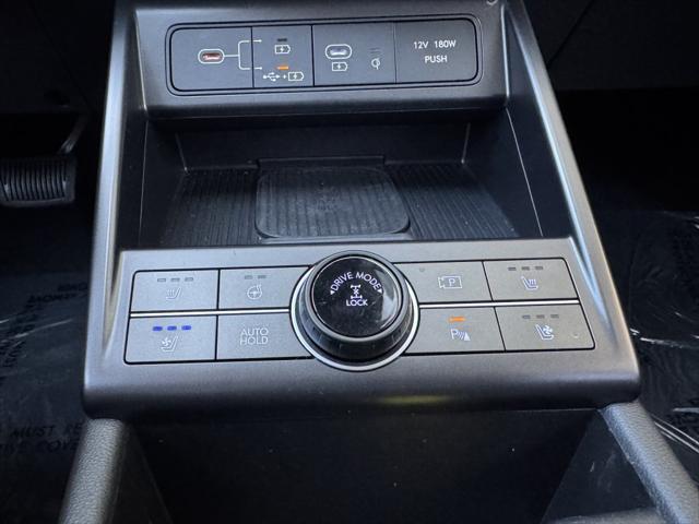 Photo of 2024 Atlas White Hyundai KONA