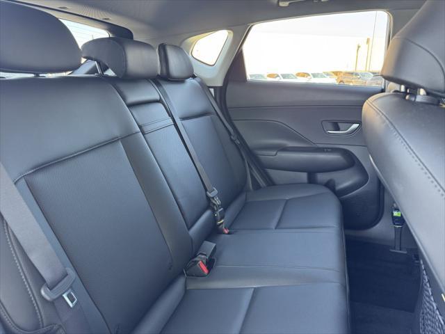 Photo of 2024 Atlas White Hyundai KONA