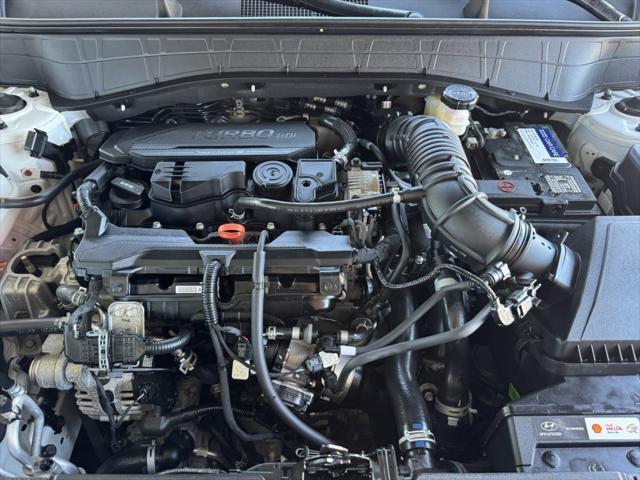 Photo of 2024 Atlas White Hyundai KONA