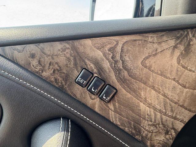 Photo of 2021 Blue INFINITI QX80