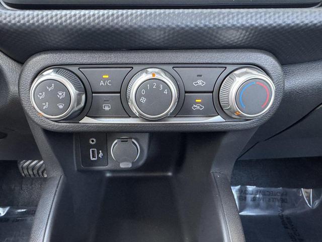 Photo of 2023 Electric Blue Metallic Nissan Kicks