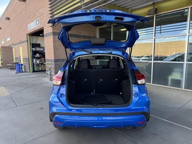 Photo of 2023 Electric Blue Metallic Nissan Kicks